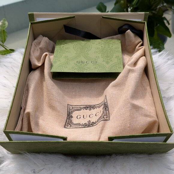 Brown Leather Gucci Belt with Gold Interlocking G detail - Picture 3 of 7